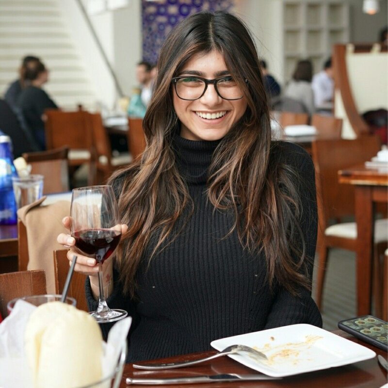 Mia Khalifa'yı Yeniden Markalayalım picture