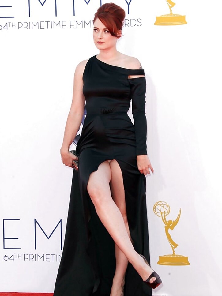 Emma Stone etek altı picture