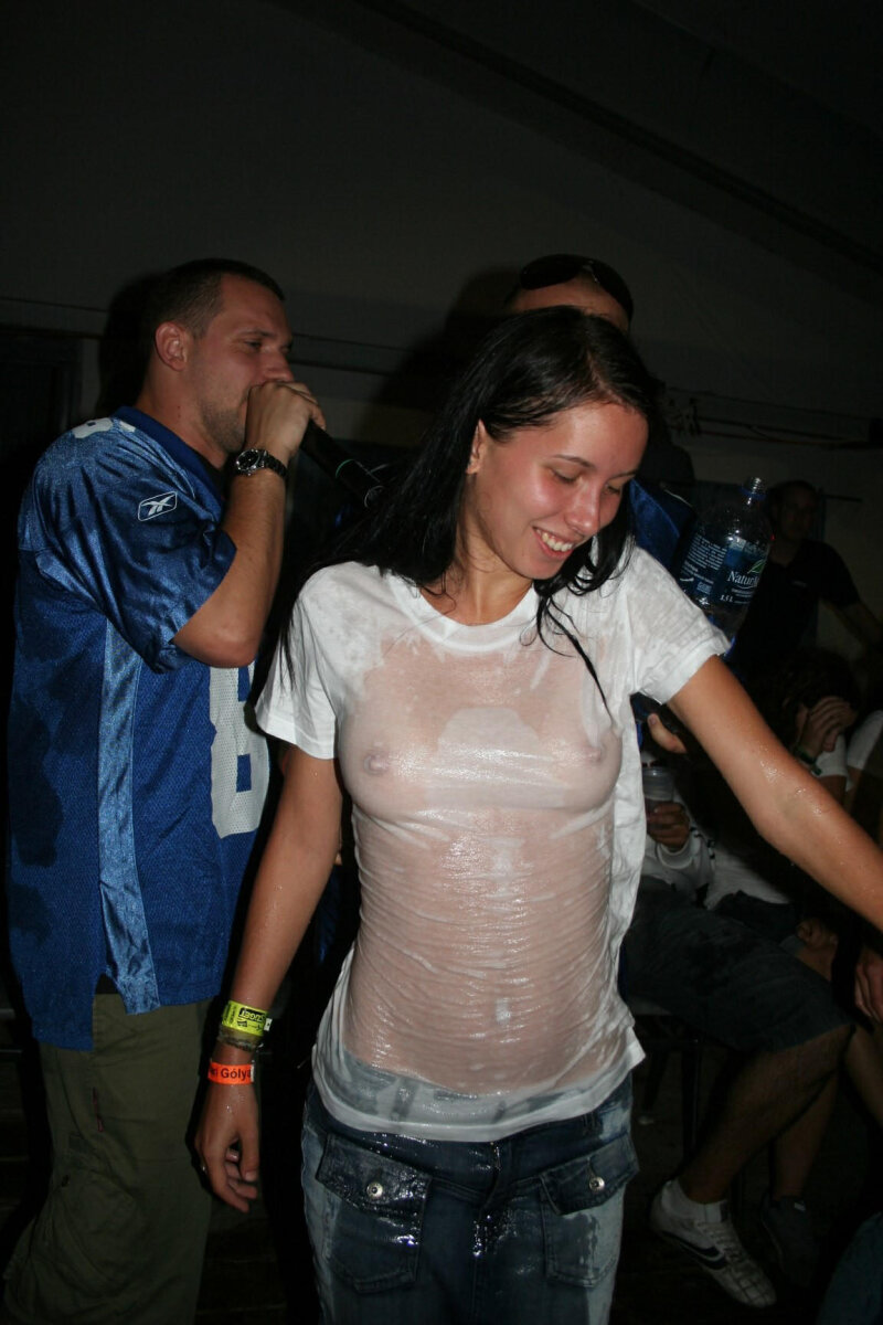 湿的白衬衫 picture