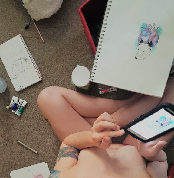 セクシーなアーティストのおっぱいヌードデッサン picture