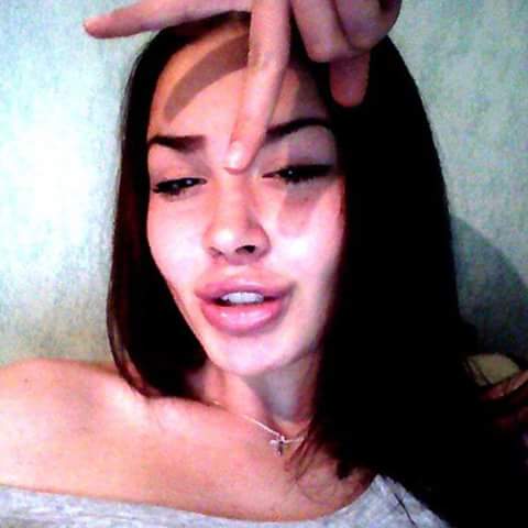 一个热辣的妻子selfshot pic的精湛黑发 picture