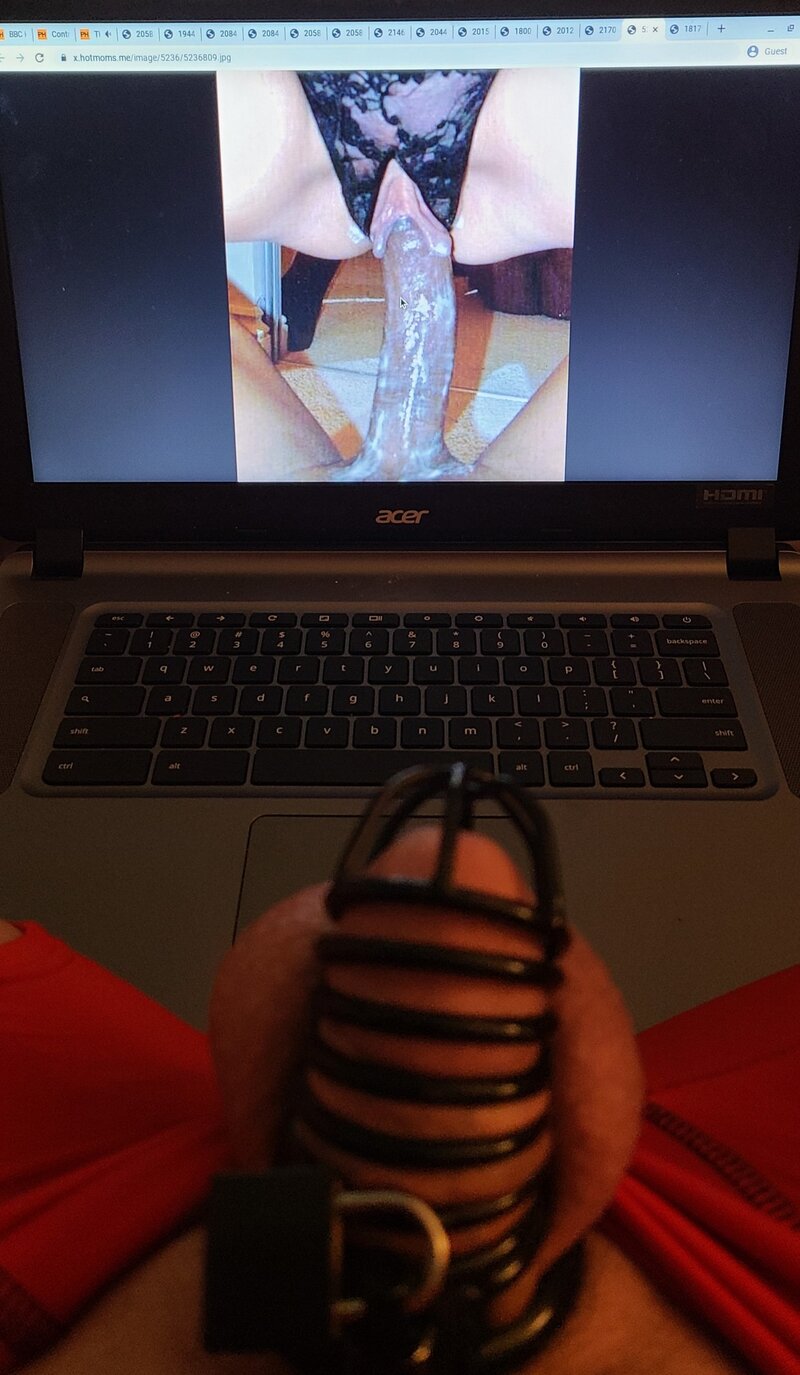 他拔出后，我会把脸埋在她的阴户里 picture