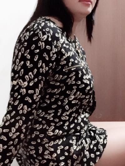 喜びのためのノイダの成熟した10代のベイビー picture