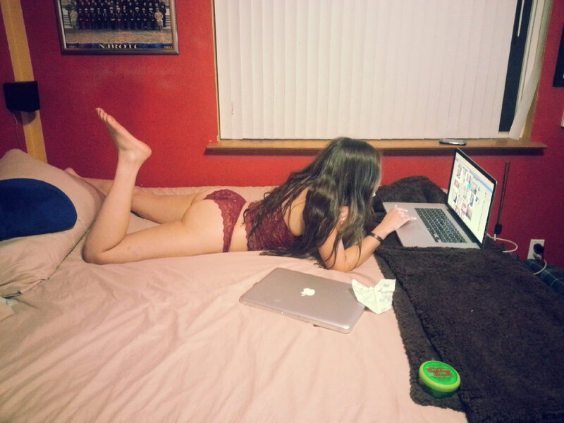 내 섹시한 아내 브라우징 여자 섹스에. com을 게시하고 우리가 빌어 먹을 때의 환상을 picture