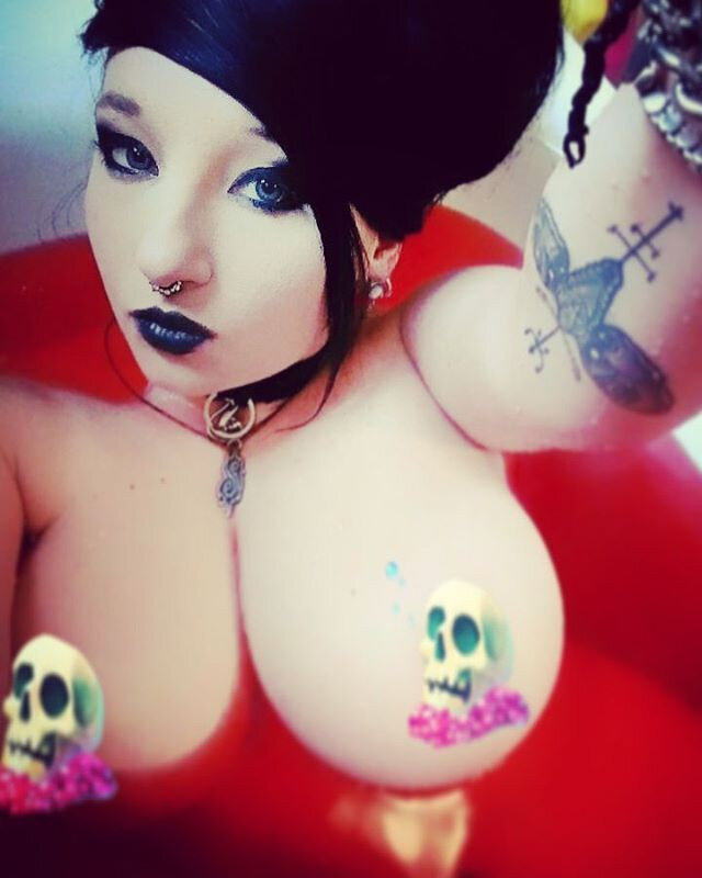 Büyük Tiddie Goth picture