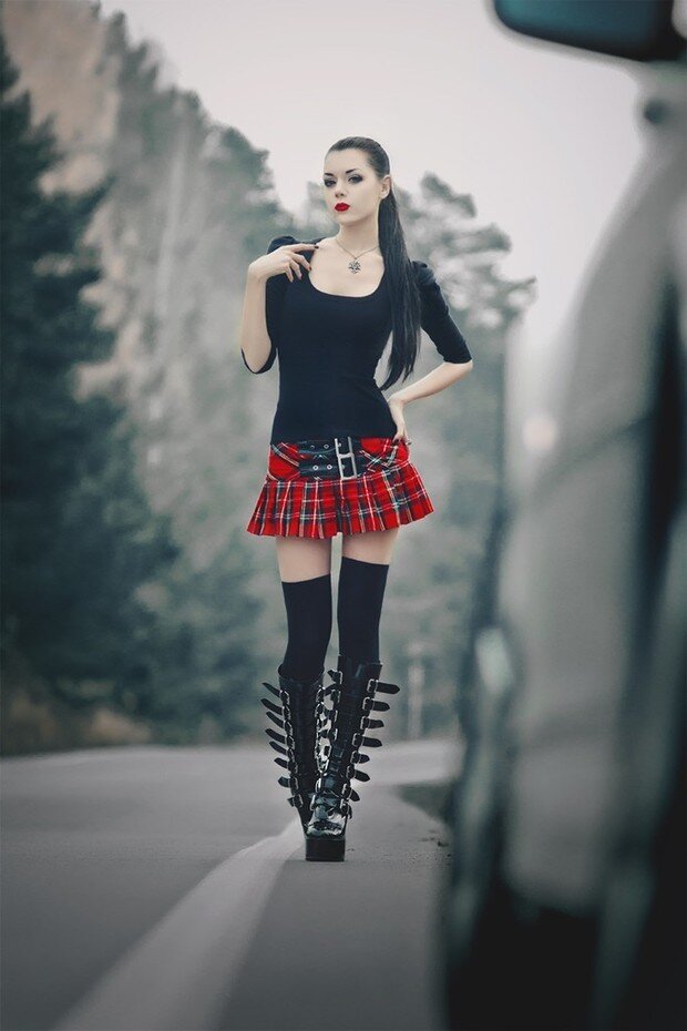 ＃性感＃哥特＃女学生＃辣妹＃苍白＃美丽#emo＃制服＃格子裙＃靴子＃恋物＃可爱＃年轻＃天主教＃荡妇＃热＃调皮＃婴儿 picture