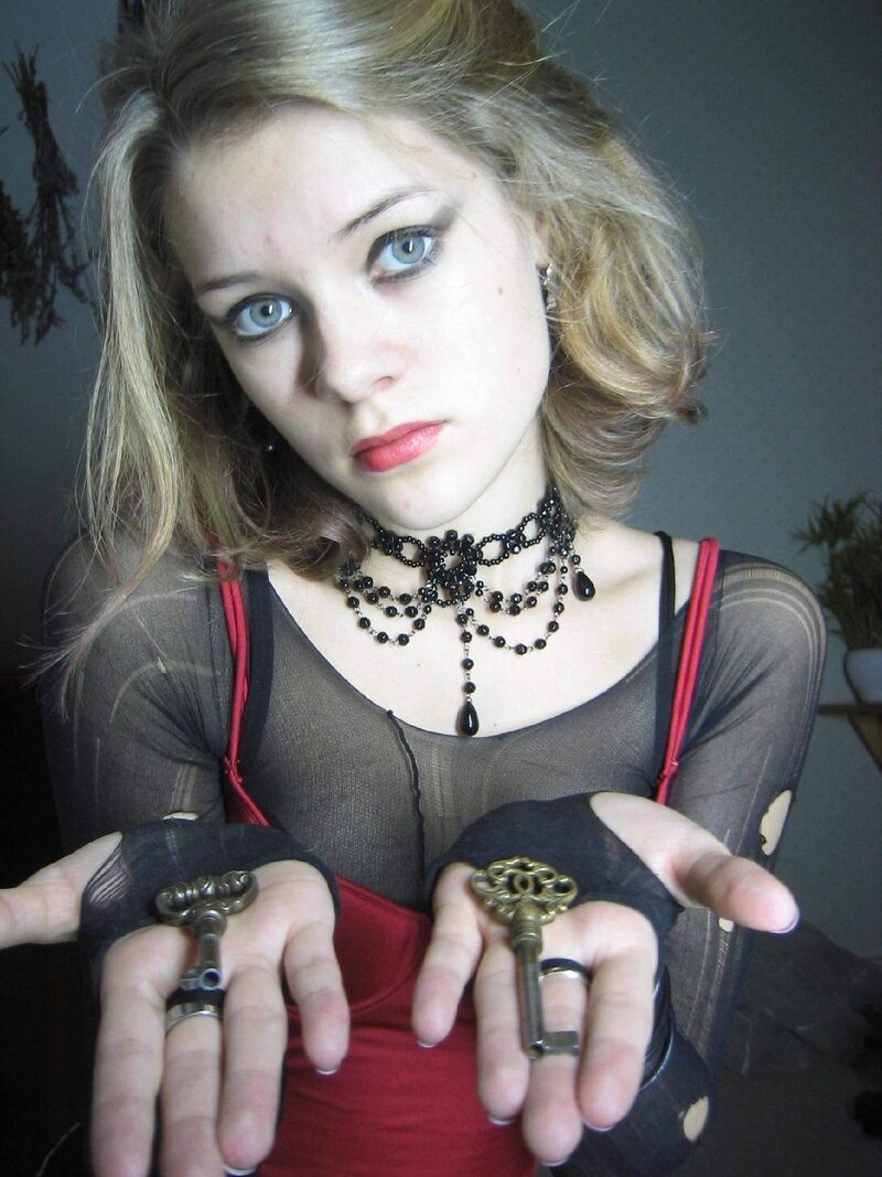 セクシーな金髪のエモティーンポルノ写真＆ポルノGIF picture