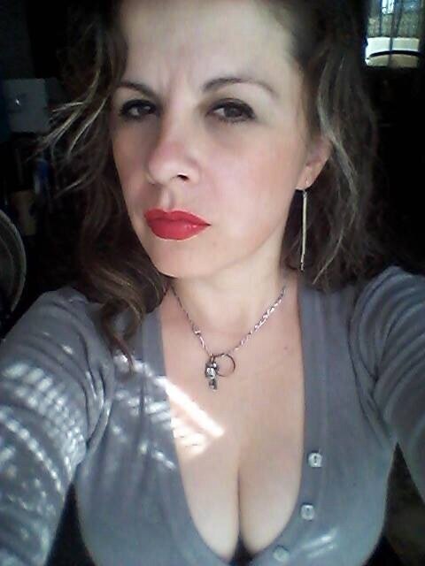 Hot MILF ...私の友達HOTmom .. .. picture