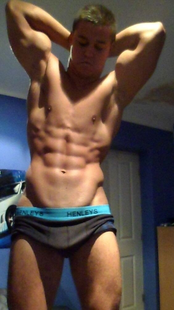 性感的黑发，漂亮的腹肌 picture