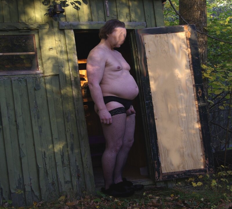 我是一个55岁的胖男人，有一个可笑的小阴茎，对讨好女人毫无用处。 picture