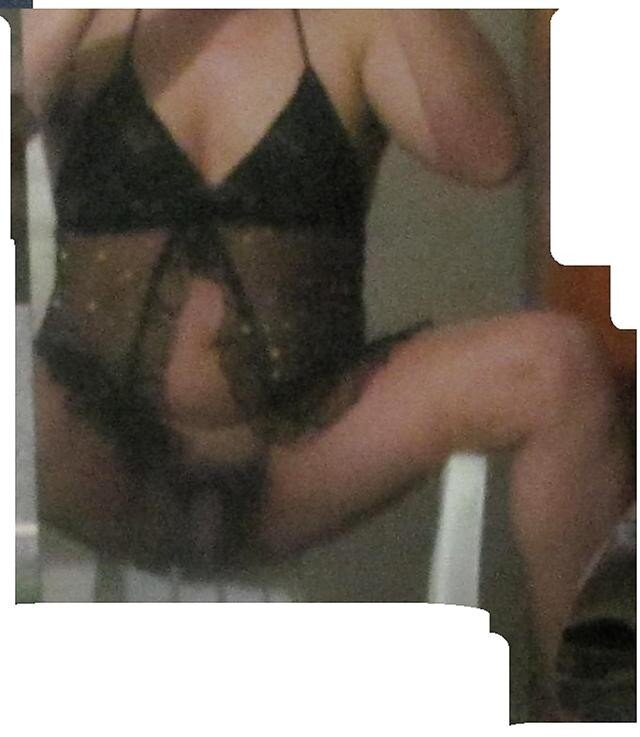 穿着性感的女性内衣 picture