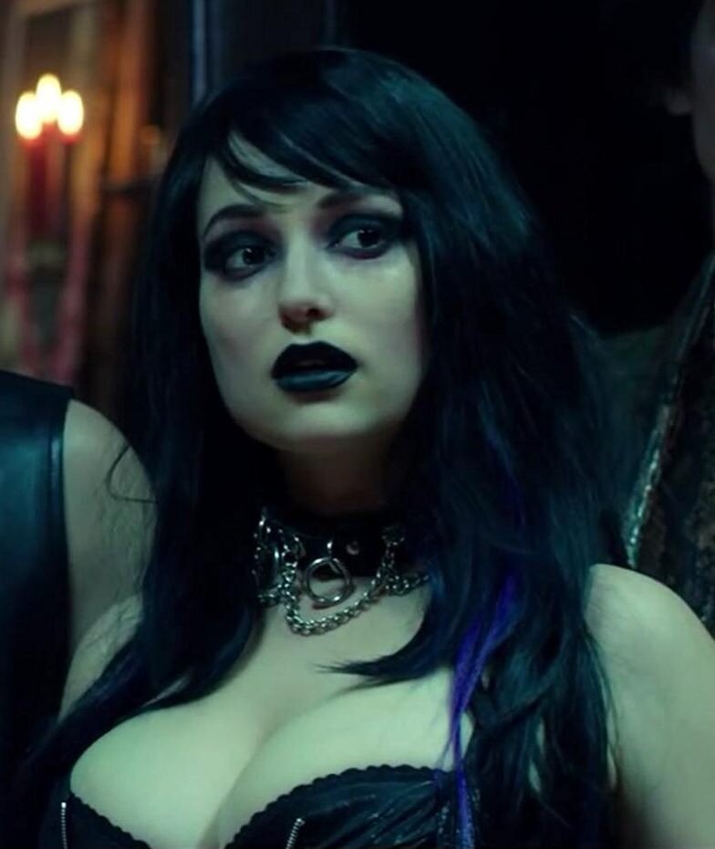 大きなtittiedゴスgf picture