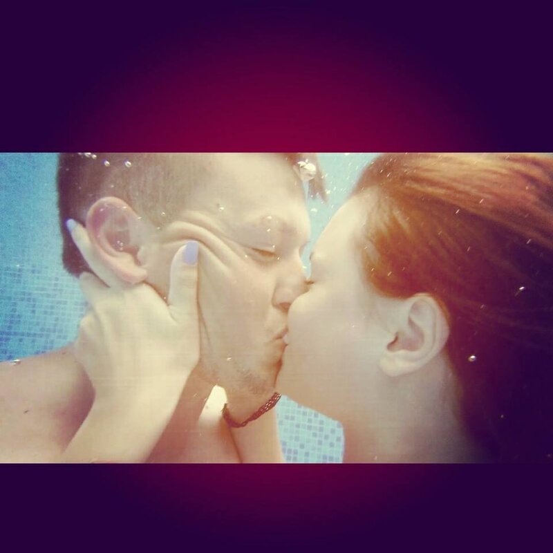 Kiss under water picture