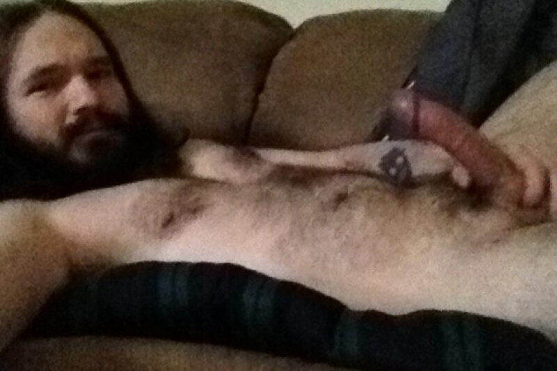 躺在我的沙发上，用力摇晃并旋转出去。希望我有一些丰满的他妈的孔要砸出来 picture