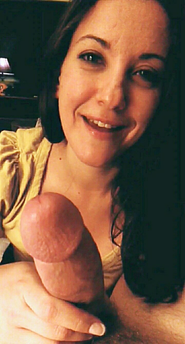 唇から先端まで唾を垂らしてしまう、そんな幸せなチンポ痴女 picture