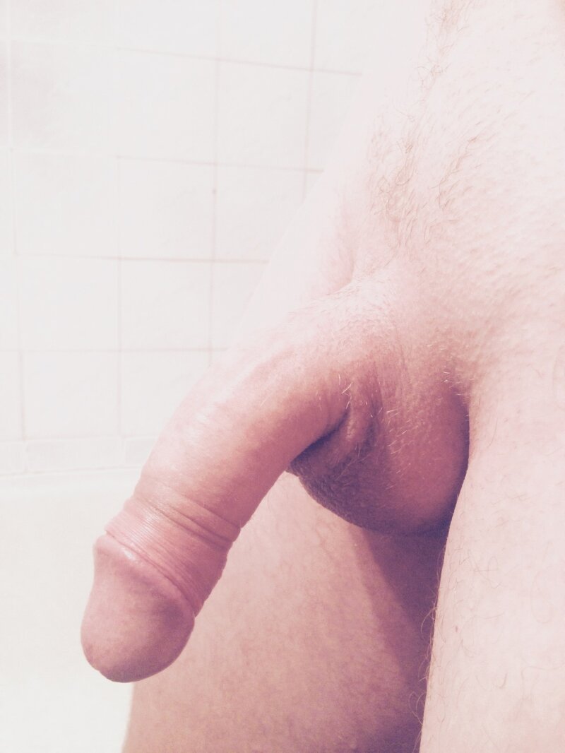 私の無毛のチンポについてどう思いますか picture