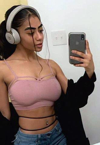 nice tits selfie picture