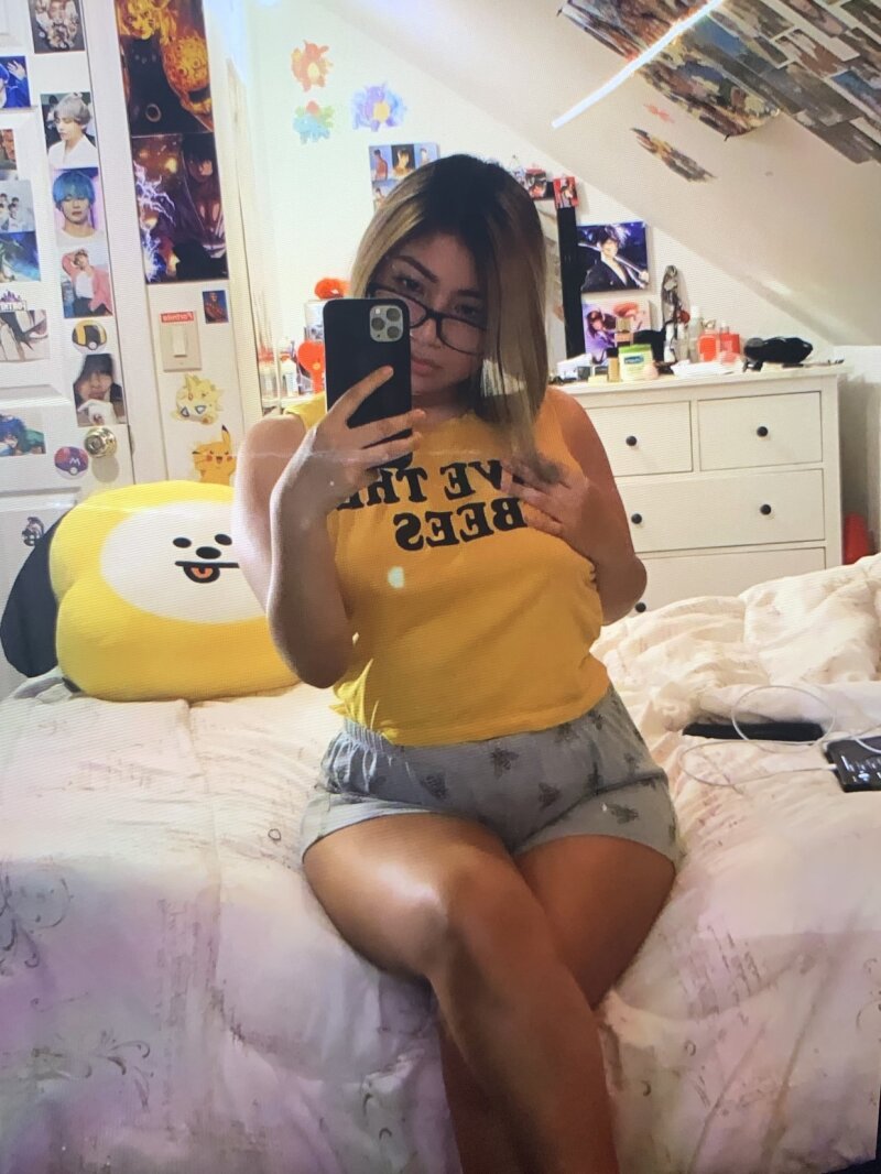 彼女のヌードへのコメント、いいね、メッセージ picture