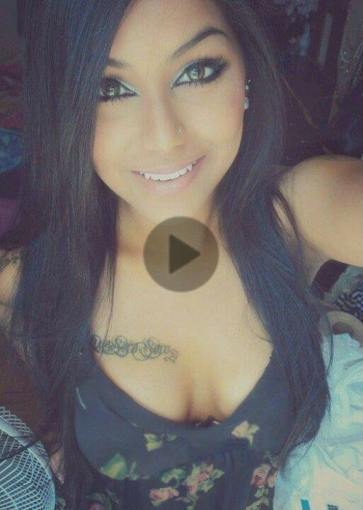 babe shows boobs picture