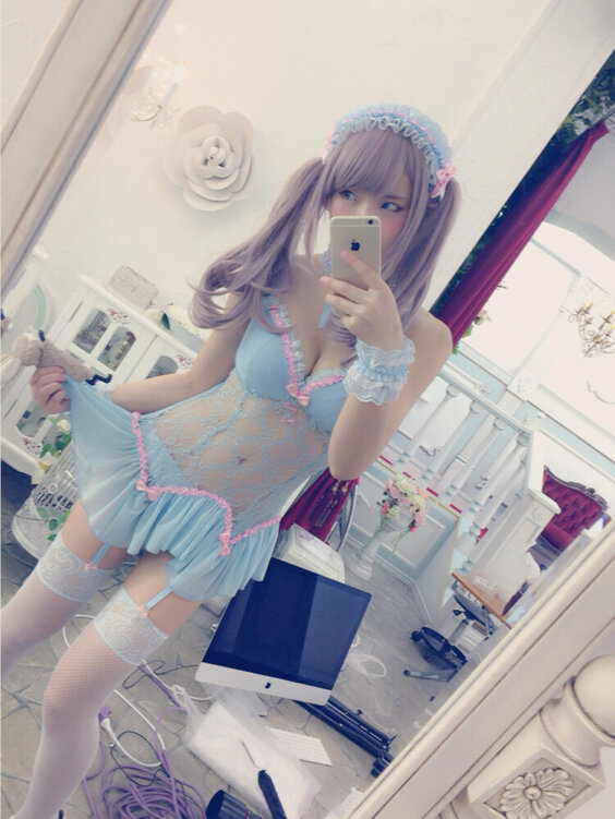 内衣中的Enako picture