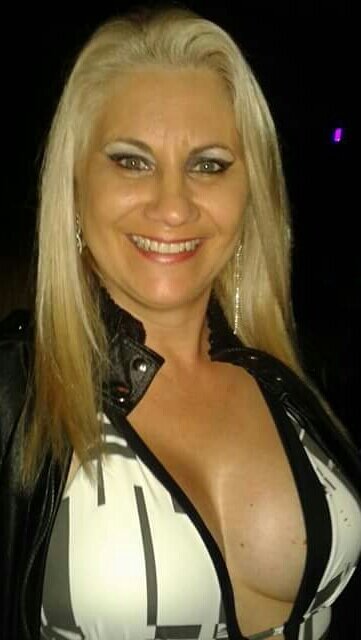 LU SANTOS：BUSTY MATURE FB COCKTEASER picture