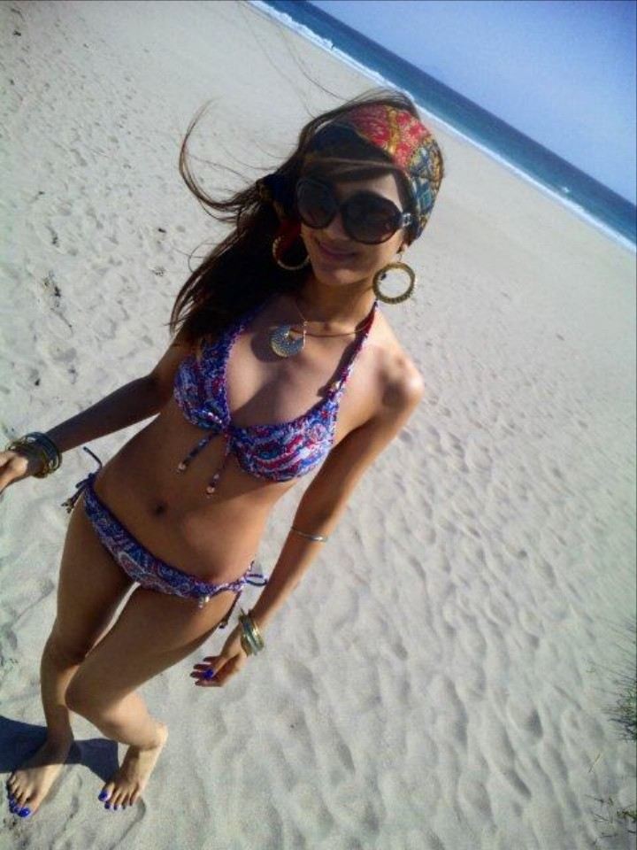 摩洛伊斯兰解放阵线日本贝贝在沙滩上走 picture