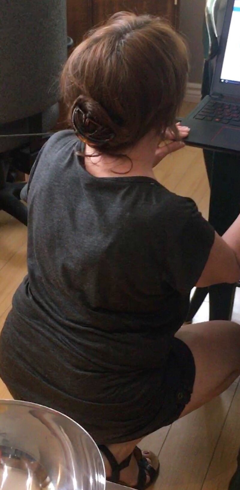 Annem çömeliyor picture