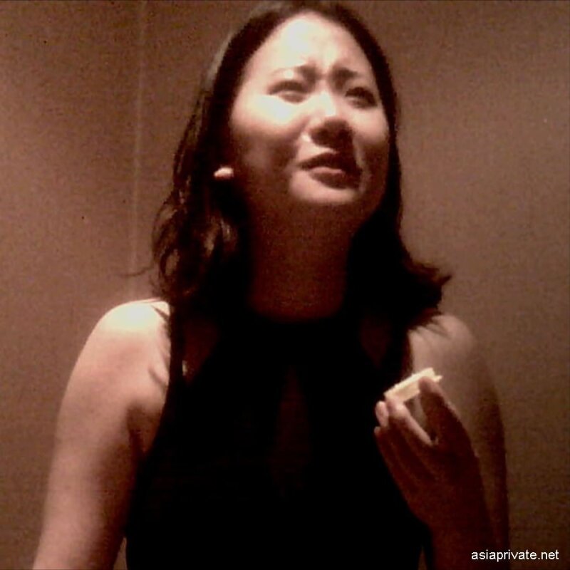 亚洲妈妈骑着她的爱人的鸡巴（间谍图片） picture