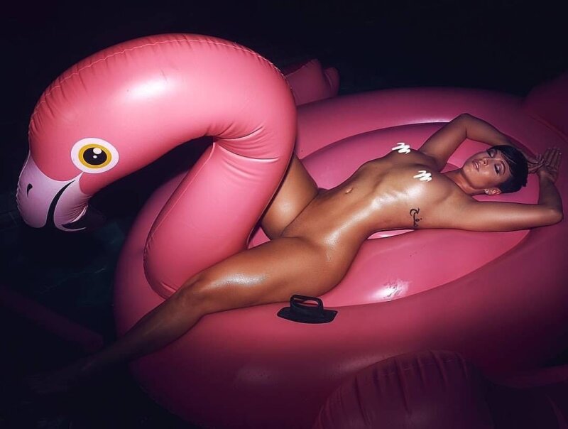 Zahra Elise裸体臀部大腿 picture