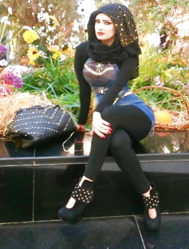 これが「控えめな」服装をしているときのアラブの女性の見た目であるなら、天国はアラブの男性を助けます。 picture