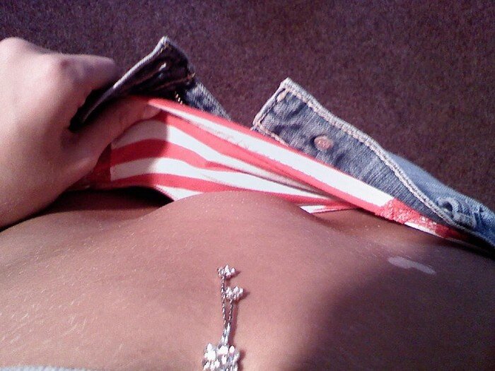 "Sous ma culotte" # 2, elle dévoilent leur pubis en fotoğraf picture