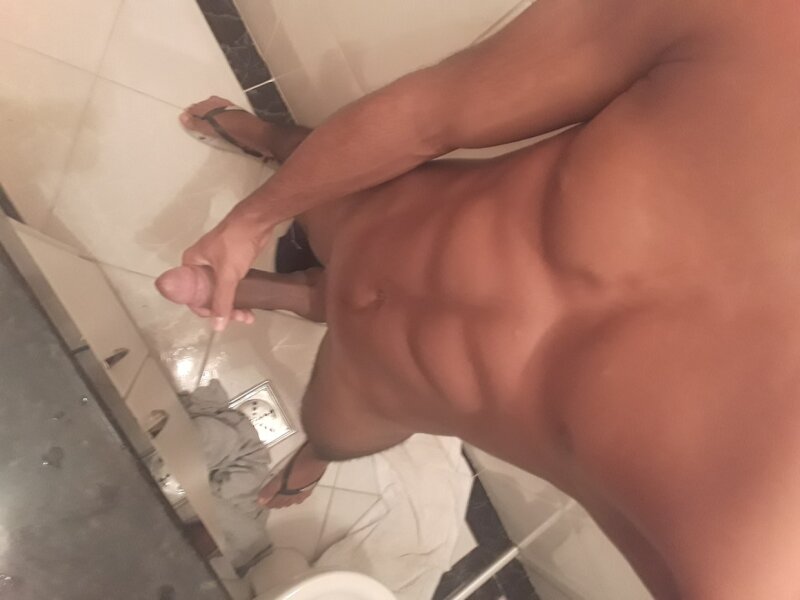 周りに角質の濡れた猫はいますか？） picture