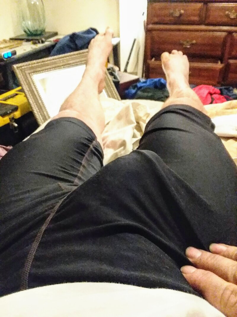 タイトなショートパンツ巨根 picture