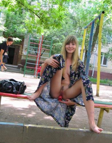 이 여자는 공개적으로 자신을 보여주는 것을 좋아합니다 (30 사진) picture
