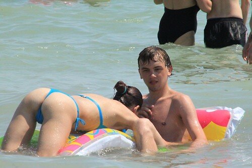 熱いお尻が海の男に降りる picture