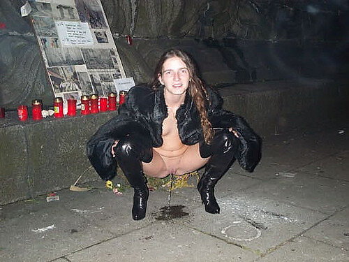 Sokakta öfkelenerek picture