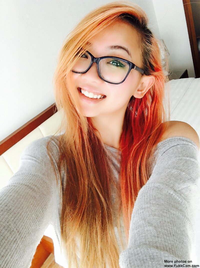 疯狂的头发-在FukkCam.com上看到她的裸体 picture