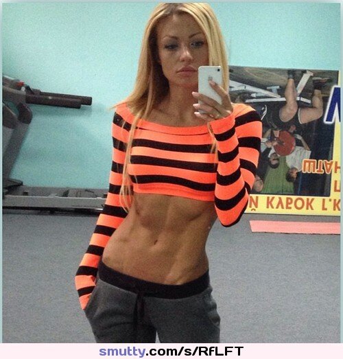 #KateUsmanova＃健身＃健身＃瘦＃肌肉的＃运动#selfshot #ABS＃裸体#nn #buffyshot #flatstomach picture