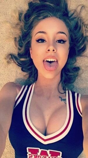 她想要一些附带 picture