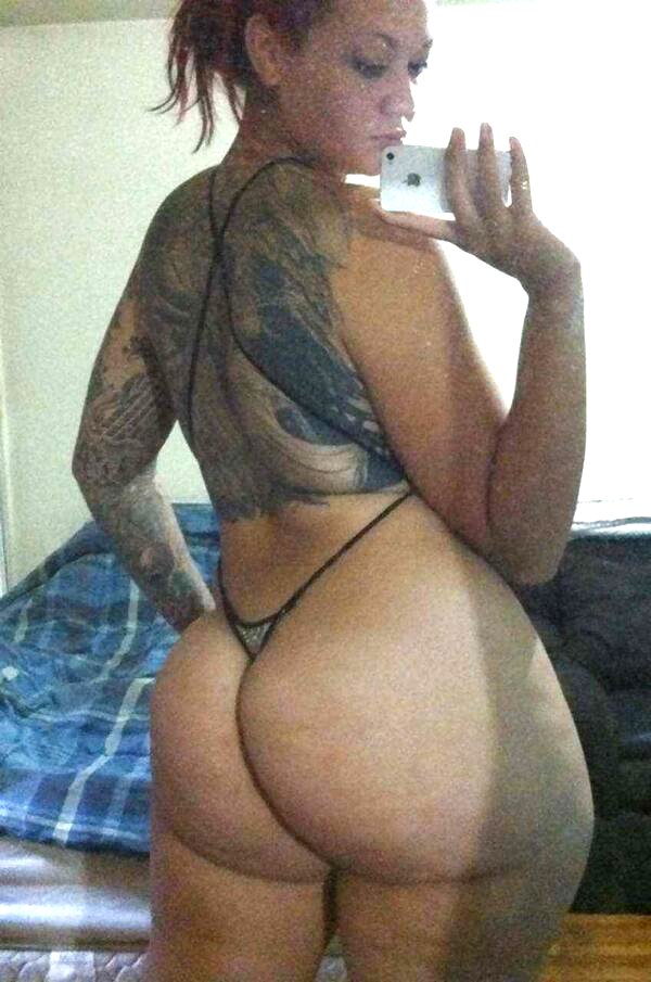 美女在热自拍中 picture