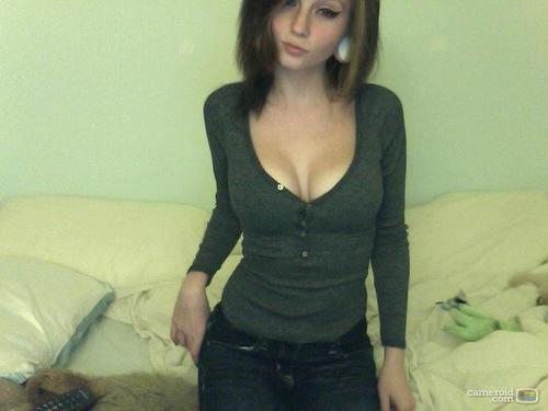 在这个令人难以置信的自制selfshot图片中的华丽黑发水罐 picture