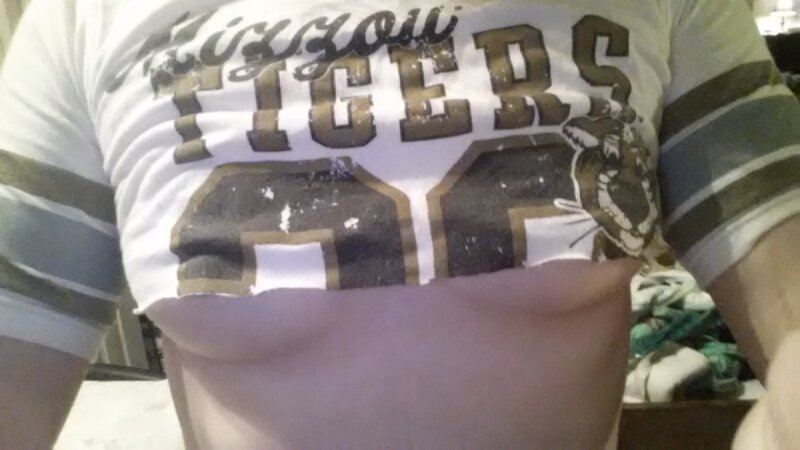 친구가있을 때 아내가 옷을 입는 방법. picture