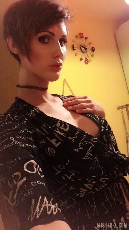 kısa saçlı güzel transeksüel picture