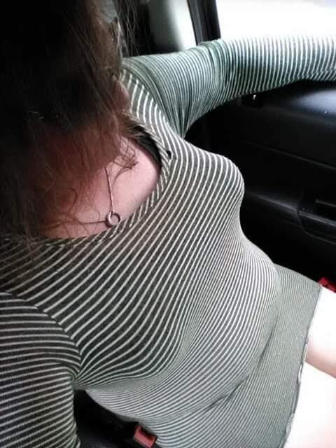 無難な女装の処女の暗殺者はそれを取ってもらいたいです picture