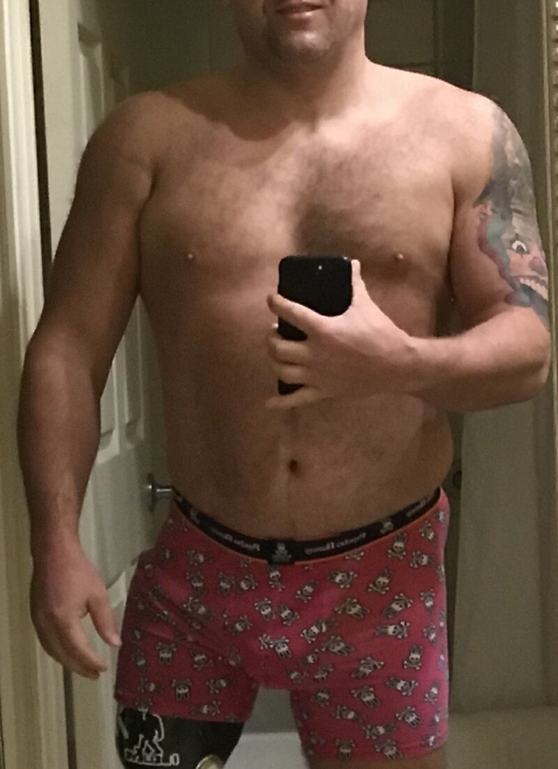 旅行中に写真を送ってくれるセクシーな夫 picture
