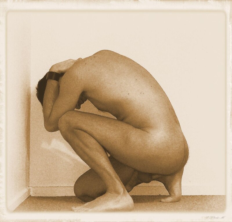 棕褐色的裸男 picture