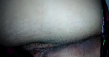[ビデオ]妻は彼女のGFのすでに着用された臭い汚れたパンティーを手探りで楽しんだ picture