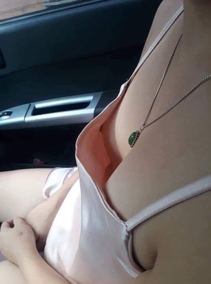 ブラなしのセクシーな乳首 picture