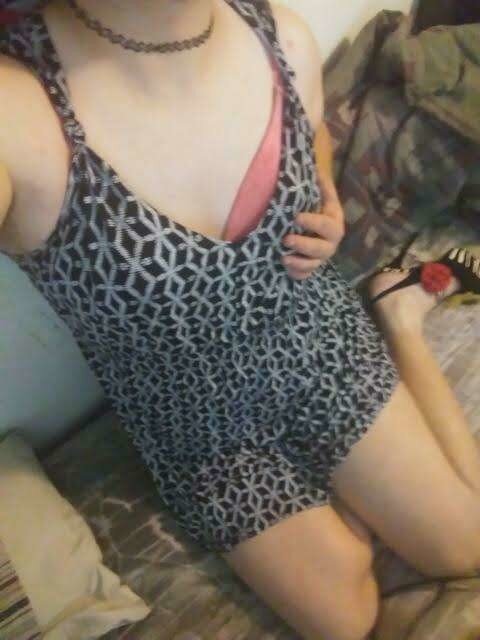 私の体を共有し、男性と女性を喜ばせる準備ができている新しい弱虫 picture