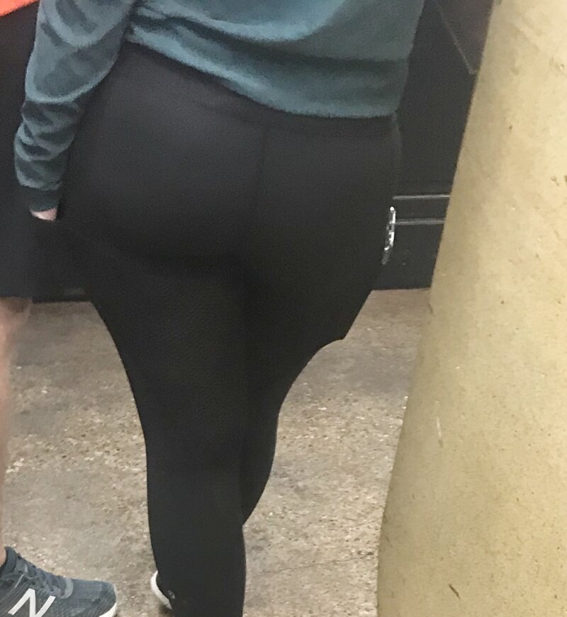 Harika değil ama DAMN! picture